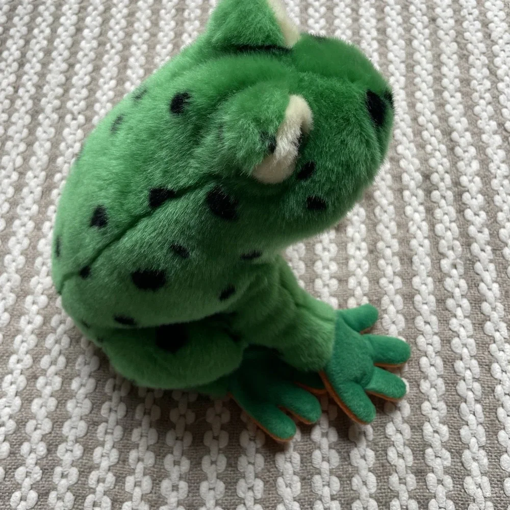TY Plush Frog Lilypad 2004 Classic Green Bullfrog Stuffed Animal Plush 9